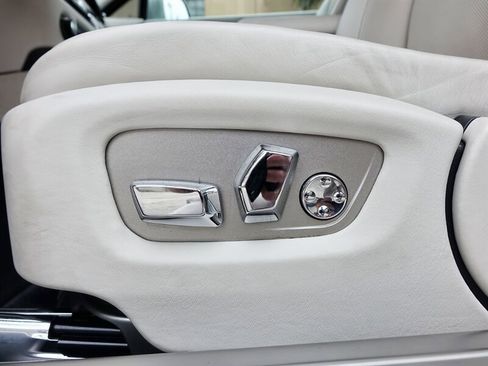 Used 2016 Rolls-Royce Wraith image 11