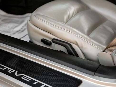 Used 2006 Chevrolet Corvette Coupe w/ Preferred Equipment Group image 33