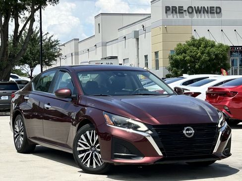 Used 2023 Nissan Altima 2.5 SV FWD image 2