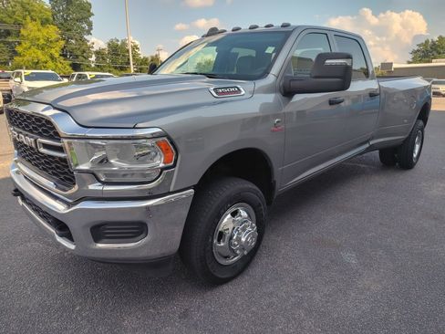Used 2023 RAM 3500 Tradesman w/ Chrome Appearance Group image 4