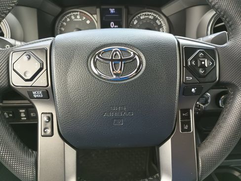 Used 2019 Toyota Tacoma TRD Sport AWD/4WD image 20