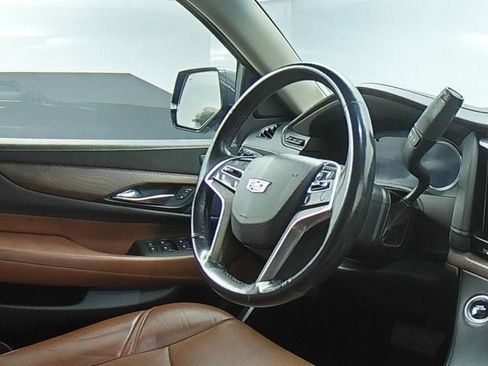 Used 2019 Cadillac Escalade ESV Luxury image 19