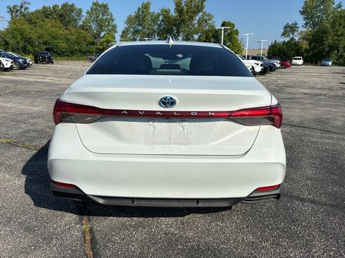 Used 2022 Toyota Avalon XLE w/ Moonroof Package FWD image 4