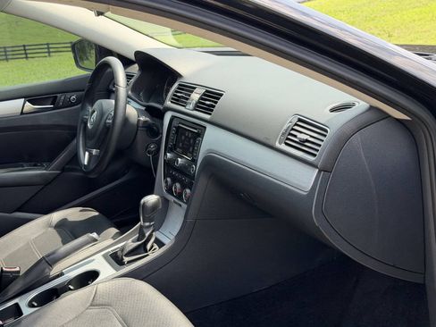 Used 2013 Volkswagen Passat TDI SE FWD image 22