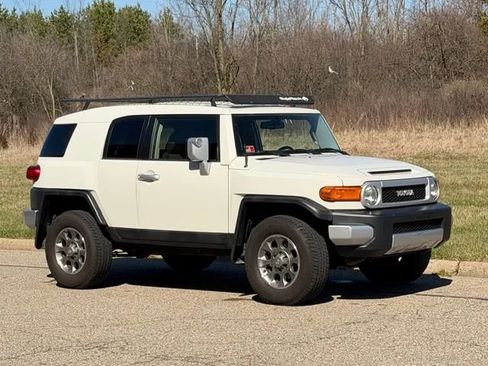Used 2012 Toyota FJ Cruiser 4WD w/ Convenience Pkg image 3