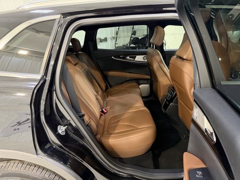 Used 2022 Lincoln Nautilus Reserve w/ Equipment Group 202A image 13