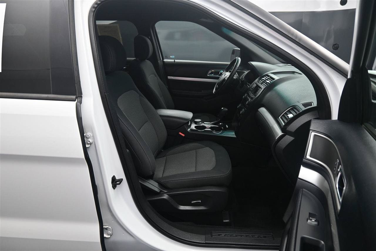 Used 2016 Ford Explorer XLT AWD/4WD image 9