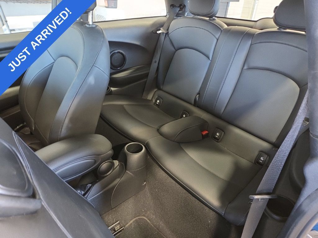 Used 2022 MINI Cooper 2-Door Hardtop FWD image 6