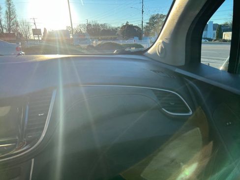 Used 2018 Chevrolet Trax LS image 17