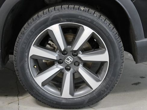Used 2023 Honda Pilot Touring image 17