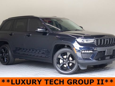 Used 2023 Jeep Grand Cherokee Limited w/ Luxury Tech Group II AWD/4WD image 2