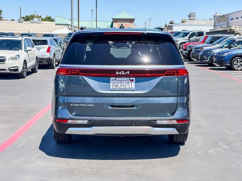 Used 2022 Kia Carnival SX Prestige FWD image 3