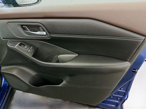 Used 2023 Nissan Rogue SV w/ SV Premium Package image 34