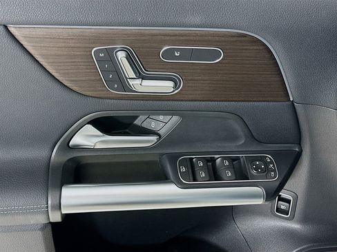 Used 2025 Mercedes-Benz GLA 250 image 18