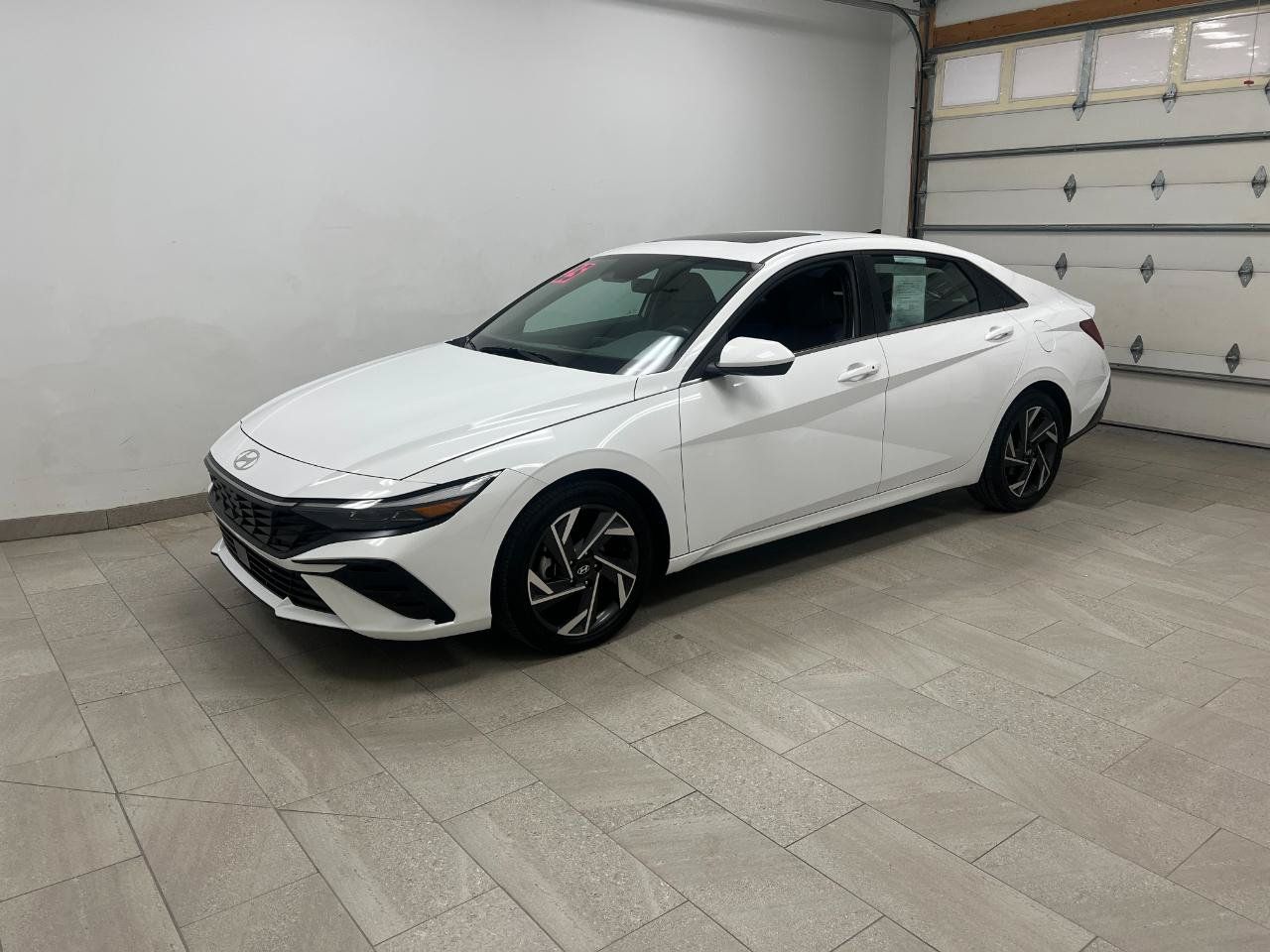 Used 2025 Hyundai Elantra SEL FWD image 11