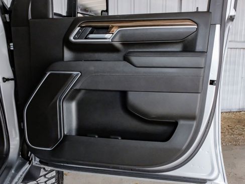 Used 2025 Chevrolet Silverado 2500 LT w/ Convenience Package image 46