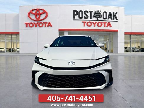 Used 2025 Toyota Camry SE FWD image 12