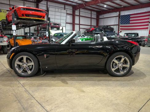 Used 2006 Pontiac Solstice Convertible w/ Premium Package RWD image 4