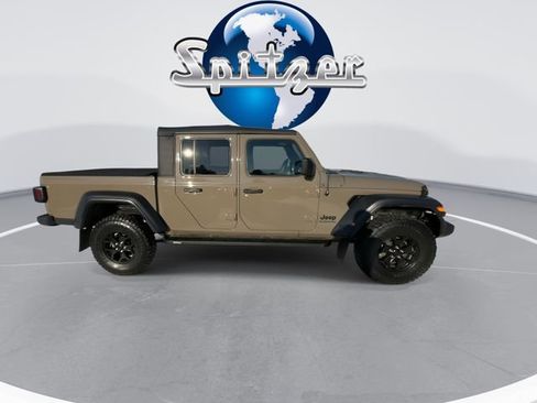 Used 2020 Jeep Gladiator Sport image 3