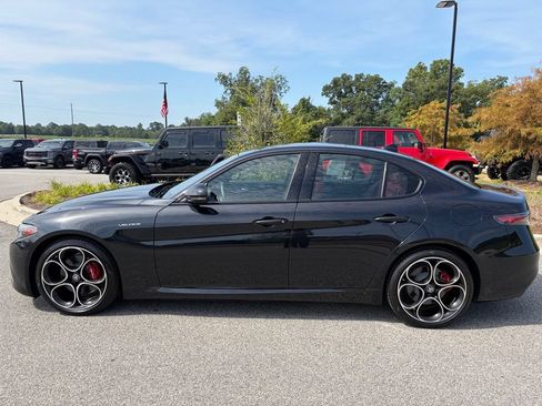 Used 2024 Alfa Romeo Giulia Veloce RWD image 3