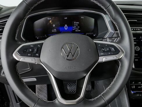 Certified 2024 Volkswagen Tiguan SE FWD image 11