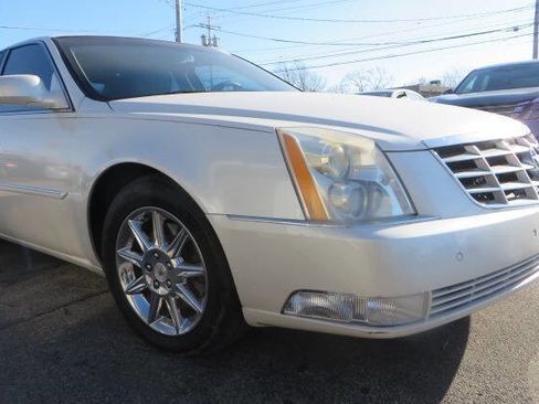Used 2010 Cadillac DTS Luxury image 18