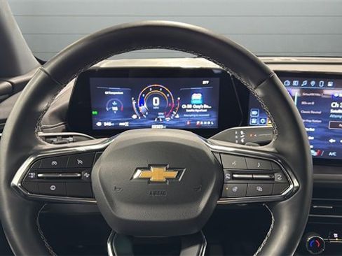 Used 2025 Chevrolet Traverse LT image 20