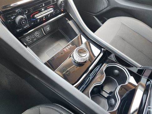 Used 2023 Jeep Grand Cherokee Laredo w/ Luxury Tech Group I RWD image 28