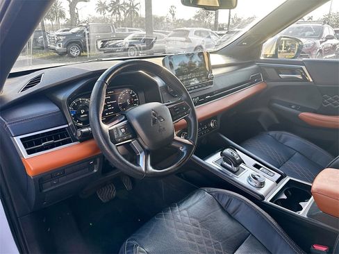 Used 2023 Mitsubishi Outlander SEL image 10