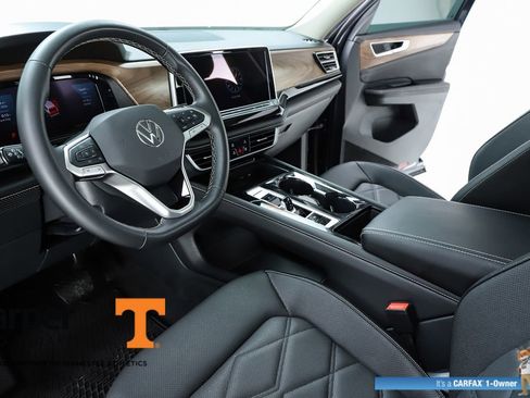 Used 2025 Volkswagen Atlas SE w/ Panoramic Sunroof Package AWD/4WD image 19