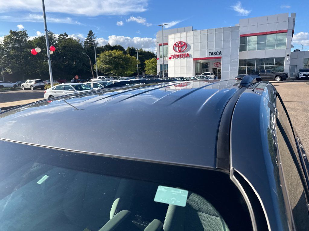 Used 2026 Toyota Sienna LE AWD/4WD image 45