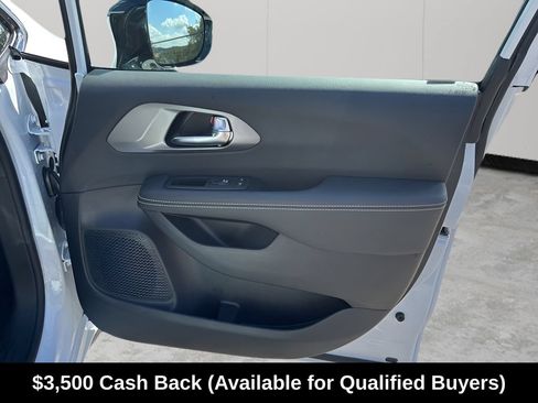 New 2026 Chrysler Pacifica Select w/ S Appearance Package FWD image 15
