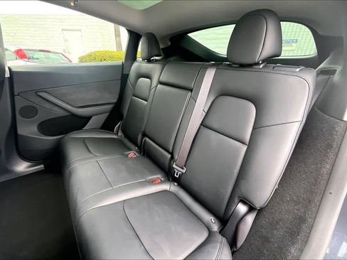 Used 2024 Tesla Model Y Long Range image 19