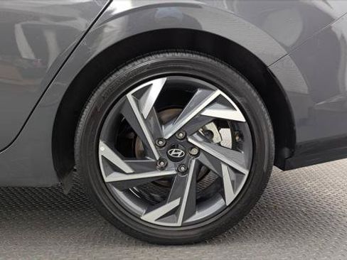 Used 2025 Hyundai Elantra Limited FWD image 29