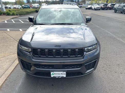 New 2026 Jeep Grand Cherokee Altitude AWD/4WD image 8