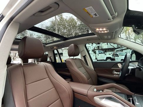 Used 2024 Mercedes-Benz GLS 450 4MATIC image 44