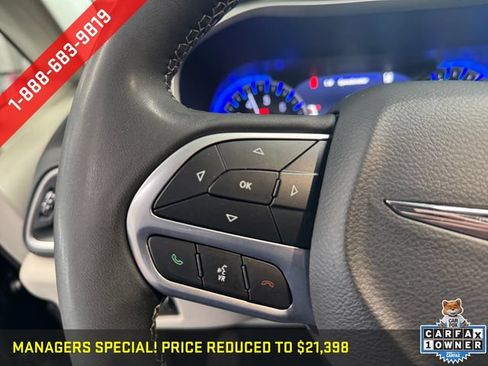 Used 2023 Chrysler Pacifica Touring-L FWD image 19
