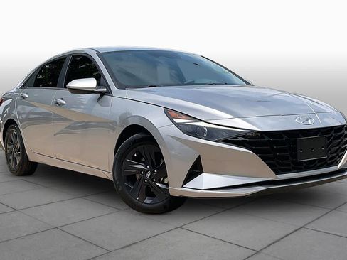 Certified 2023 Hyundai Elantra SEL FWD image 3