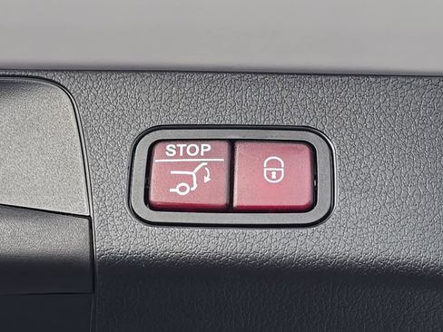 New 2025 Mercedes-Benz GLB 250 4MATIC image 33