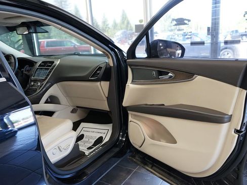 Used 2017 Lincoln MKX Reserve w/ Driver Assistance Package AWD/4WD image 39