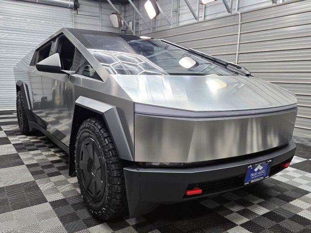Used 2025 Tesla Cybertruck AWD Crew Cab image 3