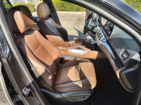 Used 2024 Mercedes-Benz GLS 450 4MATIC image 27