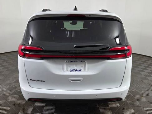 New 2025 Chrysler Pacifica Select w/ Fav Edition Package image 7
