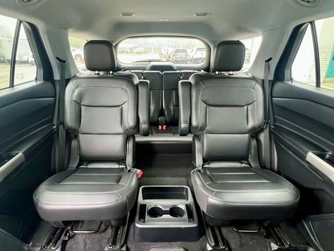 Used 2021 Ford Explorer XLT w/ Equipment Group 202A image 37