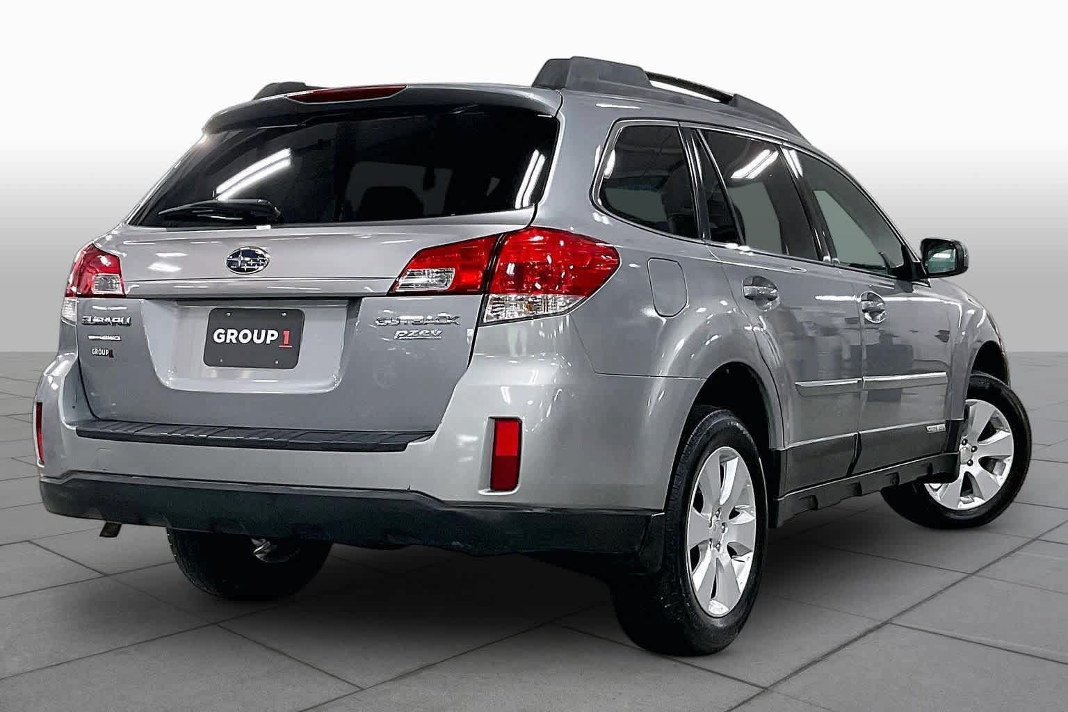 Used 2011 Subaru Outback 2.5i Premium w/ All-Weather Pkg AWD/4WD image 12