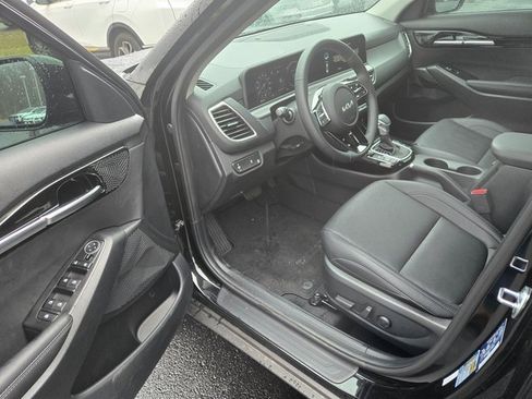 Used 2025 Kia Seltos EX image 4
