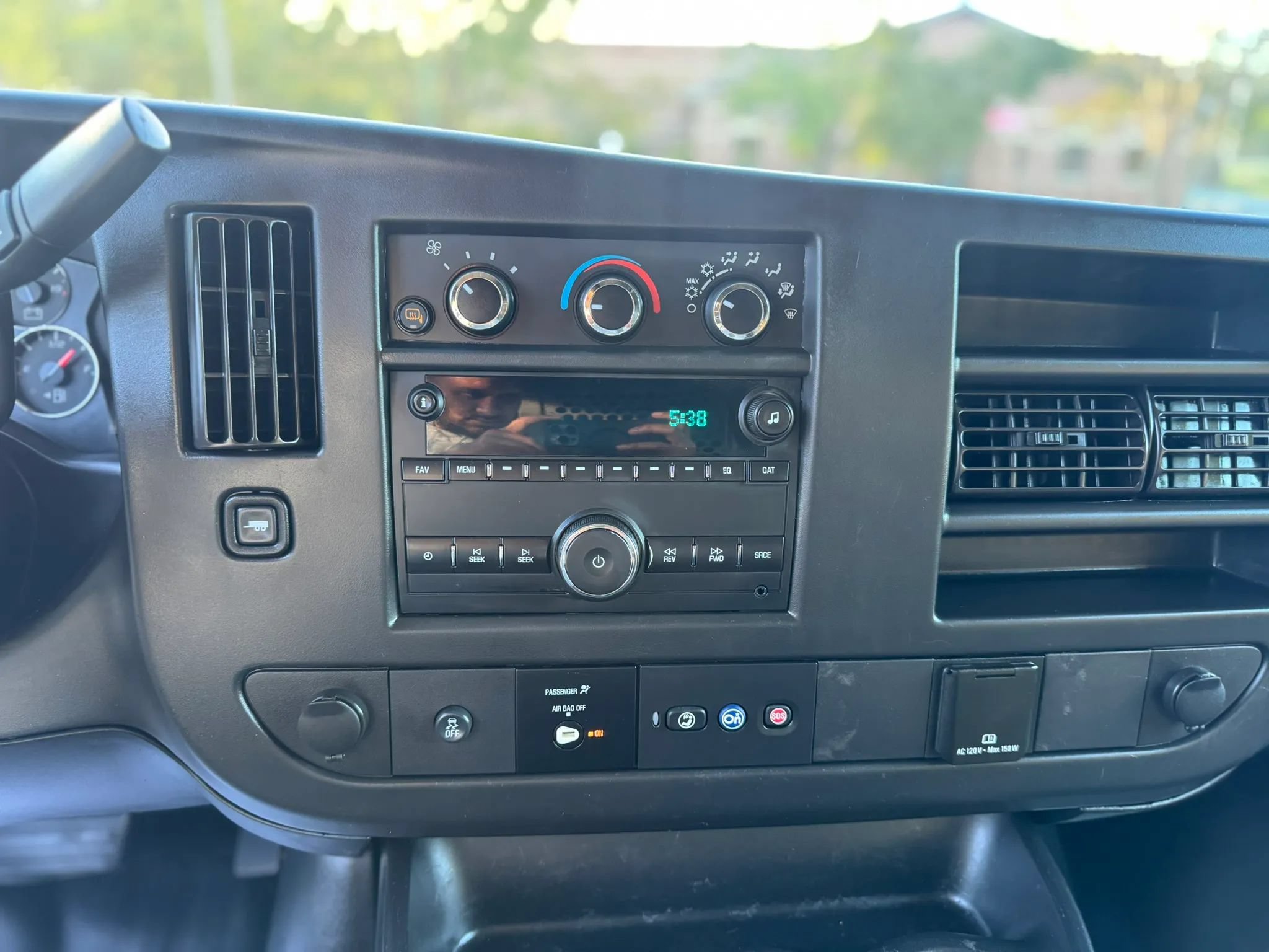 Used 2018 Chevrolet Express 2500 w/ Driver Convenience Package RWD image 16