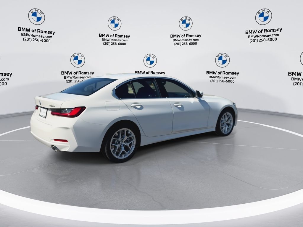 Used 2025 BMW 330i xDrive Sedan AWD/4WD image 8