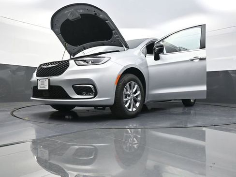 New 2026 Chrysler Pacifica Select image 28