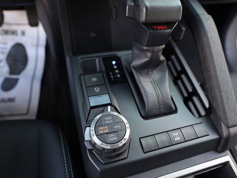 Used 2024 Toyota Tacoma TRD Off-Road image 29